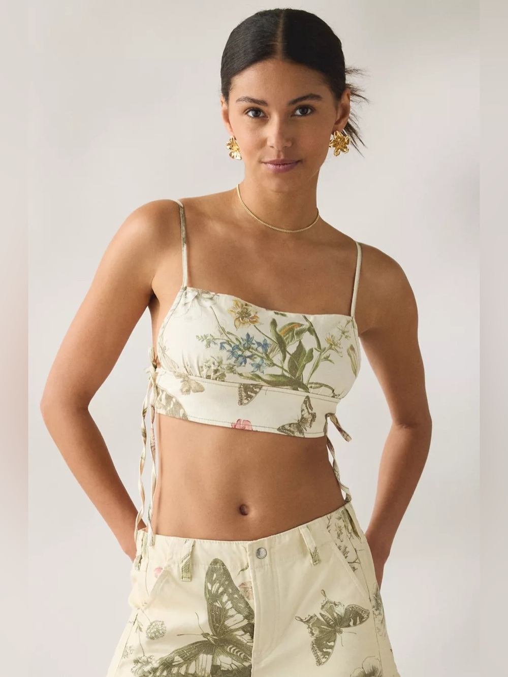 Urban Outfitters | Kimchi Blue Chit Chat Side-Tie Cropped Cami Neutral Floral